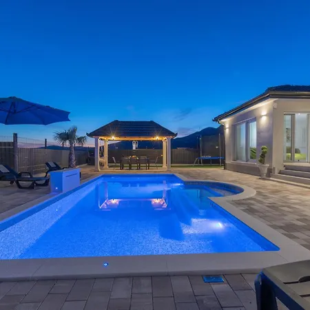 Villa Dalmatia *